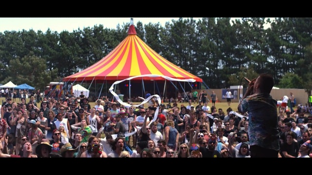 Video Reference: crowd, people, festival, audience, event, public event, fête, fair, recreation, fun