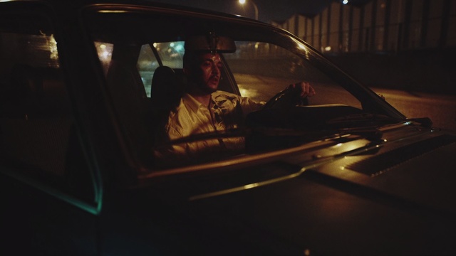 Video Reference: Vehicle door, Windshield, Automotive exterior, Vehicle, Car, Mode of transport, Automotive window part, Night, Glass, Automotive design