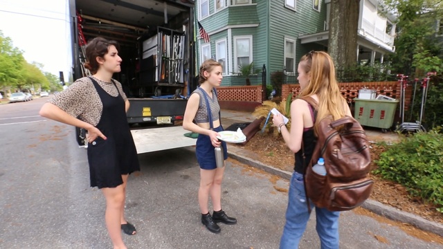 Video Reference: Event, Fun, Tourism, Luxury vehicle, Pedestrian, Walking, Vacation, Gesture, City, Person