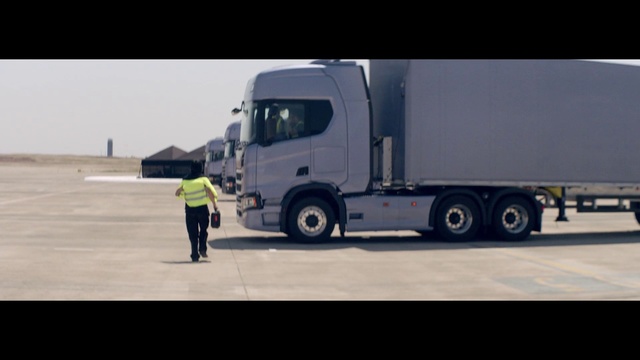 Video Reference: Land vehicle, Vehicle, Transport, Mode of transport, trailer truck, Truck, Commercial vehicle, Motor vehicle, Car, Freight transport, Person
