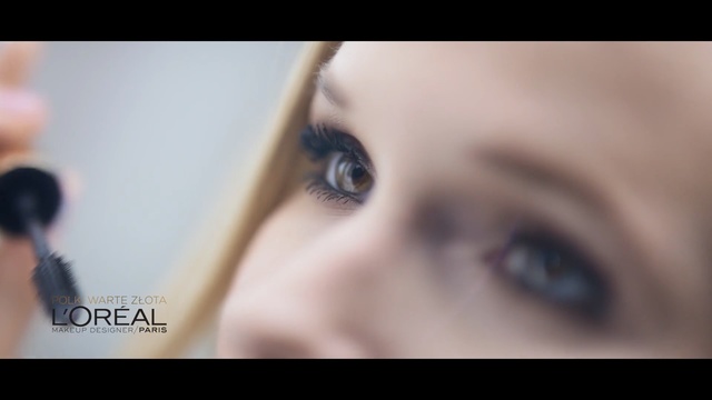 Video Reference: Face, Eyebrow, Eye, Skin, Iris, Close-up, Eyelash, Nose, Organ, Beauty