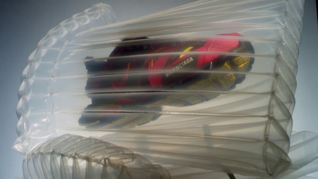 Video Reference: Plastic, Magenta, Wing