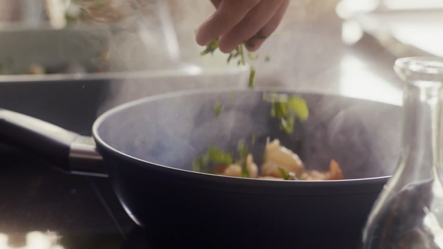 Video Reference: Food, Wok, Dish, Cookware and bakeware, Recipe, Cuisine, Cooking, Ingredient, Cruciferous vegetables, Leaf vegetable