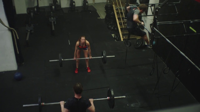 Video Reference: Physical fitness, Strength training, Barbell, Exercise equipment, Shoulder, Gym, Crossfit, Fitness professional, Sport venue, Arm