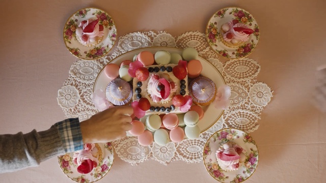 Video Reference: petit four, dessert, sweetness, baking, food, finger food, torte, Person