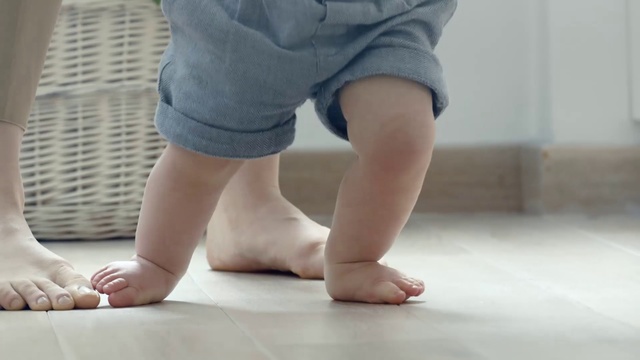 Video Reference: Leg, Foot, Human leg, Sole, Floor, Ankle, Toe, Barefoot, Child, Joint
