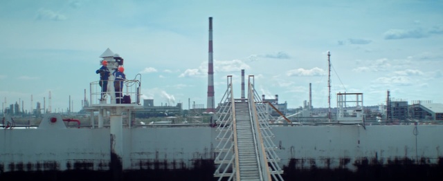 Video Reference: Industry, Atmospheric phenomenon, Sky, Urban area, Metropolitan area, City, Jackup rig, Vehicle, Metropolis, Nonbuilding structure, Person