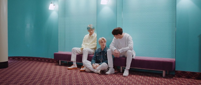 Video Reference: Sitting, Fun, Room, Leisure