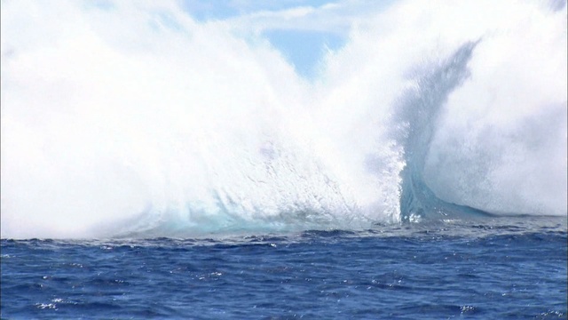 Video Reference: wave, wind wave, ocean, coastal and oceanic landforms, sea, water, geological phenomenon, sky, water resources, arctic ocean