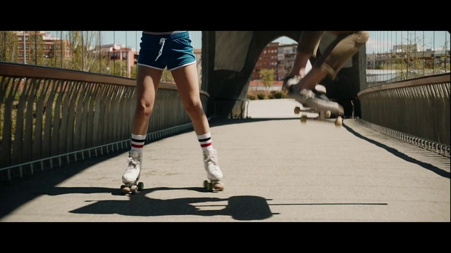 Video Reference: Human leg, Leg, Recreation, Footwear, Joint, Calf, Individual sports, Arm, Thigh, Sports