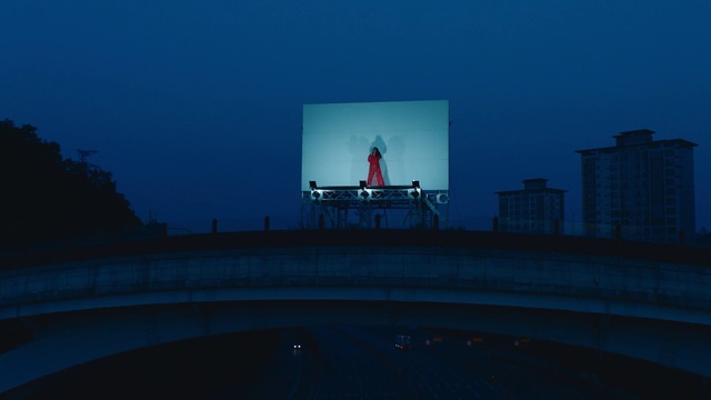 Video Reference: Blue, Sky, Night, Light, Atmospheric phenomenon, Architecture, Darkness, Evening, City, Dusk