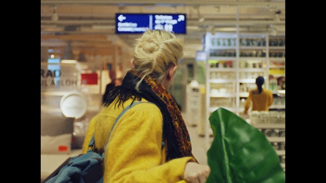 Video Reference: Hair, Yellow, Hairstyle, Snapshot, Hair coloring, Fun, Outerwear, Long hair, Temple