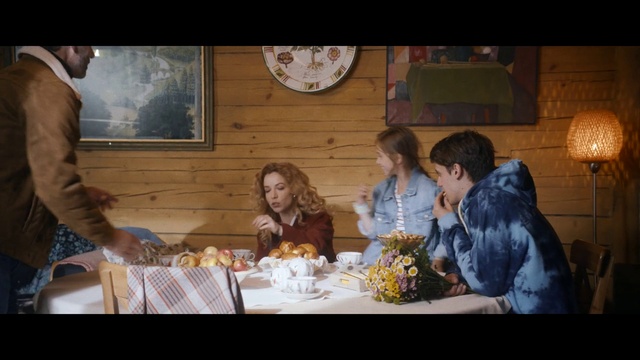 Video Reference: Meal, Brunch, Supper, Eating, Friendship, Event, Fun, Conversation, Lunch, Restaurant