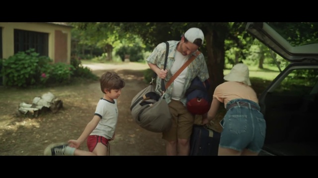 Video Reference: Photograph, People, Snapshot, Fun, Human, Photography, Sitting, Tree, Adaptation, Landscape