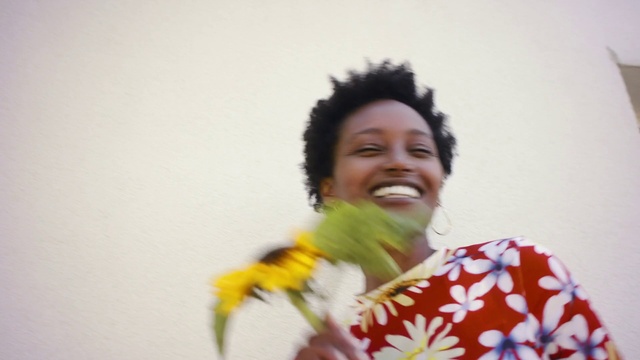 Video Reference: Facial expression, Yellow, Hairstyle, Fun, Smile, Mouth, Afro, Happy, Plant, Lei