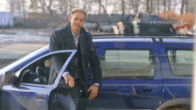 Video Reference: Land vehicle, Vehicle, Car, Mode of transport, Vehicle door, Automotive window part, Person