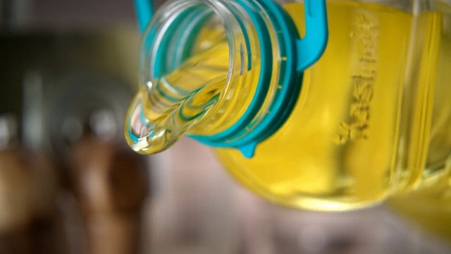 Video Reference: Water, Yellow, Glass, Close-up, Liquid, Liquid bubble, Drink, Transparent material, Macro photography