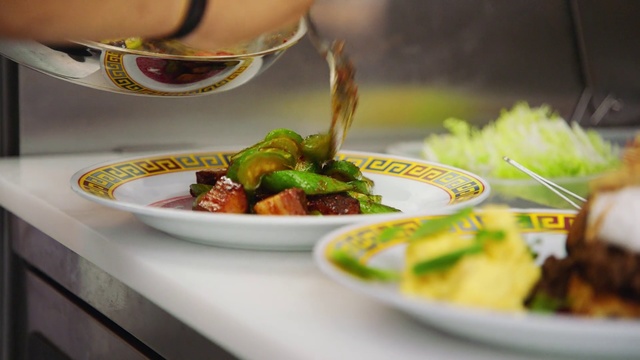 Video Reference: Dish, Food, Cuisine, Ingredient, À la carte food, Produce, Meal, Recipe, Salad, Meat, Plate, Indoor, Table, Sitting, Small, White, Tray, Counter, Bowl, Black, Little, Orange, Cake, Glass, Sandwich, Kitchen, Fruit, Eating, Cut, Broccoli, Fast food, Tableware, Platter, Seafood, Restaurant, Vegetable, Piece de resistance