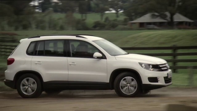 Video Reference: Land vehicle, Vehicle, Car, Volkswagen, Volkswagen tiguan, Crossover suv, Automotive design, Automotive tire, Compact sport utility vehicle, Luxury vehicle, Person