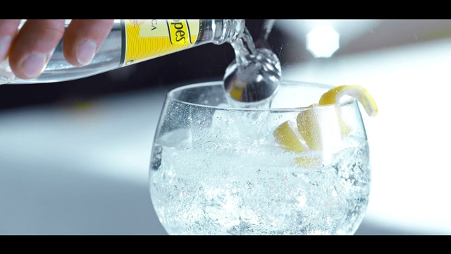 Video Reference: Drink, Gin and tonic, Vodka and tonic, Classic cocktail, Ice cube, Distilled beverage, Alcoholic beverage, Tom collins, Glass, Spritzer