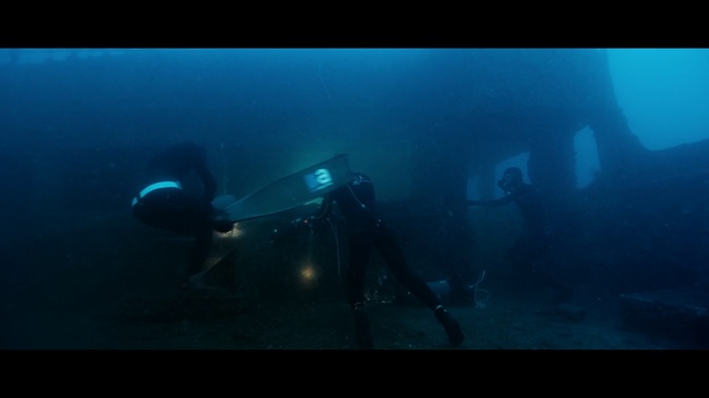 Video Reference: divemaster, underwater diving, scuba diving, underwater, aquanaut, water, freediving, marine biology, organism, sea