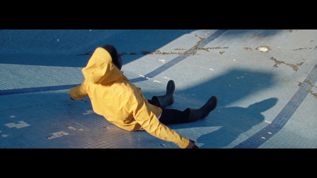 Video Reference: blue, vertebrate, water, fun, sky, organism, screenshot, space, world, Person