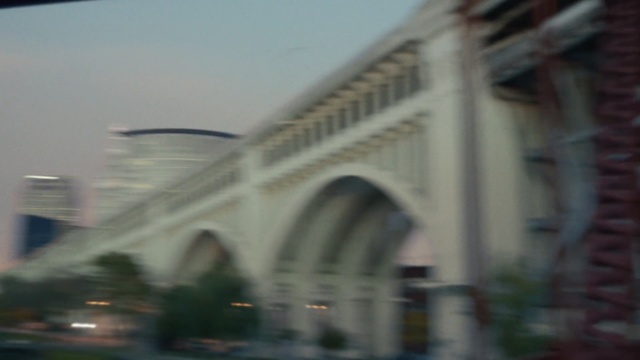 Video Reference: landmark, metropolitan area, architecture, urban area, bridge, building, fixed link, sky, city, metropolis