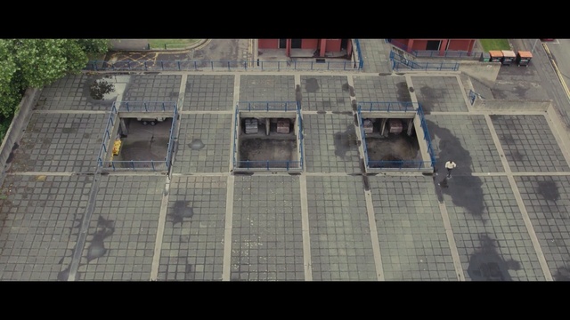 Video Reference: urban area, landmark, structure, architecture, wall, roof, building, residential area, facade, biome, Person