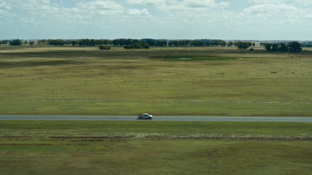 Video Reference: Grassland, Plain, Natural environment, Pasture, Ecoregion, Land lot, Field, Steppe, Grass, Prairie