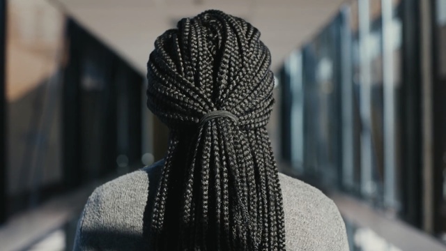 Video Reference: scarf, pattern, Person