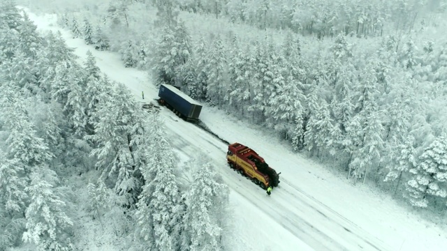 Video Reference: Snow, Geological phenomenon, Winter, Winter storm, Freezing, Snow removal, Frost, Blizzard, Vehicle, Snowplow