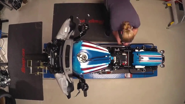 Video Reference: Radio-controlled toy, Radio-controlled car, Toy, Vehicle, Truggy, Technology, Race car, Model car, Electronic device, Car