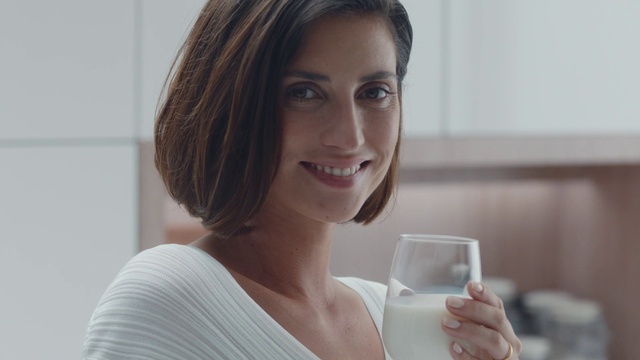 Video Reference: Skin, Water, Lip, Drinking, Glass, Neck, Drink