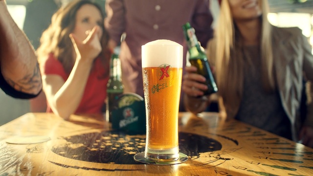 Video Reference: drink, beer, alcoholic beverage, alcohol, pint us, girl, drinking