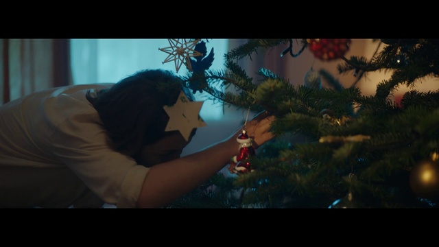 Video Reference: Snapshot, Tree, Human, Sky, Organism, Screenshot, Photography, Fun, Adaptation, Plant