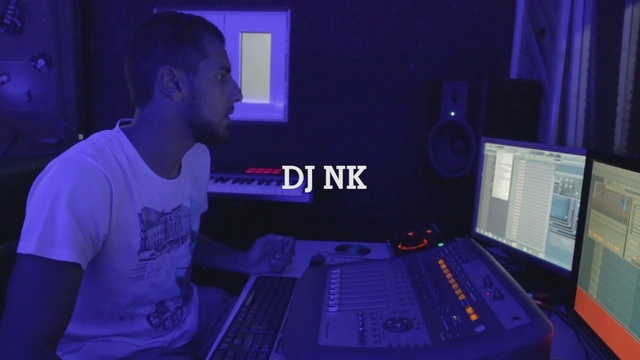 Video Reference: Deejay, Electronics, Technology, Recording studio, Audio engineer, Disc jockey, Audio equipment, Electronic device, Sound engineer, Electronic instrument