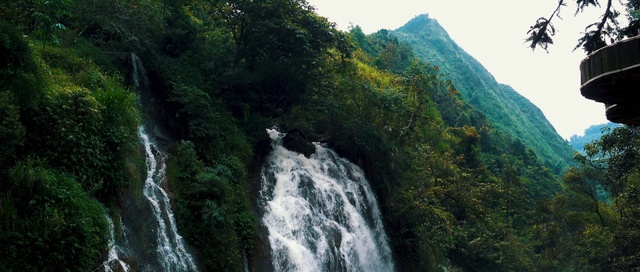 Video Reference: Waterfall, Water resources, Natural landscape, Body of water, Nature, Nature reserve, Water, Watercourse, Hill station, Vegetation