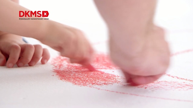 Video Reference: Foot, Skin, Leg, Product, Toe, Pink, Hand, Washing, Footwear, Finger