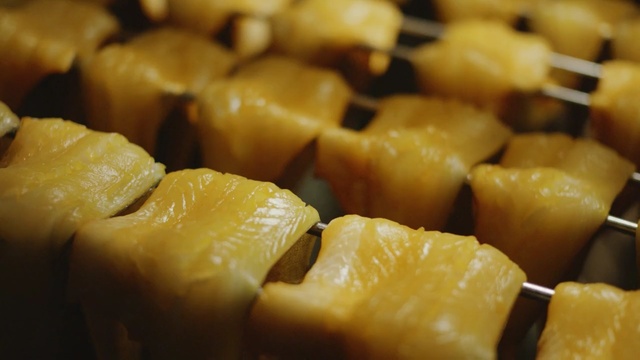 Video Reference: mango, edible fruit, fruit, food, produce, pineapple, meal, salad, dinner