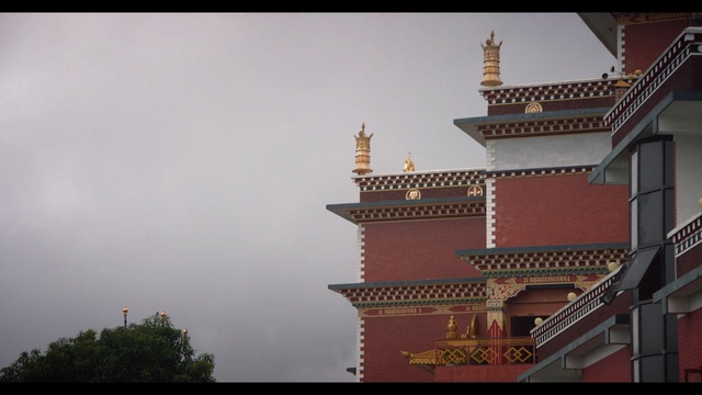 Video Reference: sky, chinese architecture, landmark, building, architecture, morning, roof, temple, temple, facade