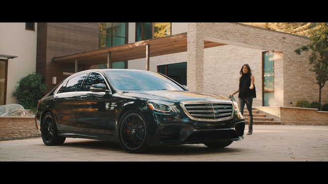 Video Reference: Land vehicle, Vehicle, Car, Automotive design, Luxury vehicle, Rim, Wheel, Full-size car, Alloy wheel