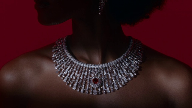 Video Reference: Necklace, Jewellery, Fashion accessory, Neck, Body jewelry, Chain, Silver, Metal