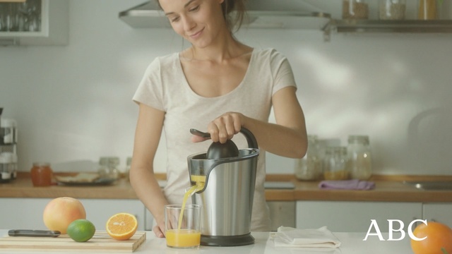 Video Reference: small appliance, kitchen appliance, juice, mixer, drink, cook, blender, home appliance, cooking, eating, Person