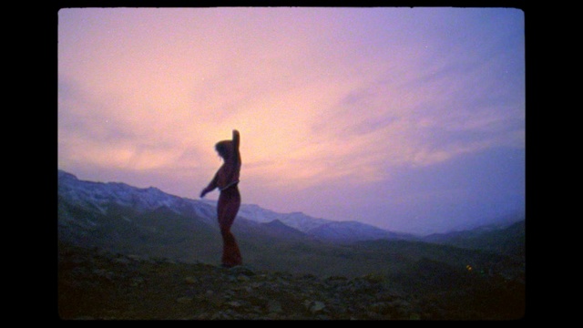 Video Reference: People in nature, Sky, Horizon, Atmospheric phenomenon, Morning, Atmosphere, Photography, Silhouette, Calm, Stock photography