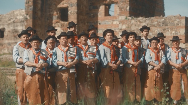 Video Reference: tourism, troop, recreation, Person