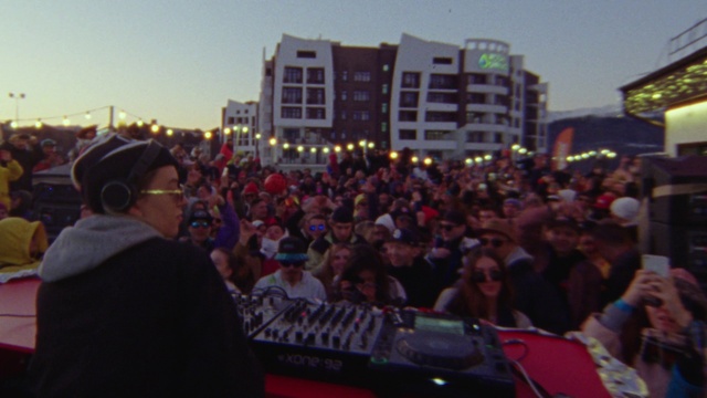 Video Reference: Crowd, People, Audience, Event, Public event, Fun, Festival, City, Fan