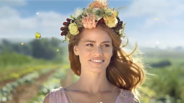 Video Reference: Hair, Face, Facial expression, Beauty, Smile, Lady, Head, Hairstyle, Happy, Skin, Person