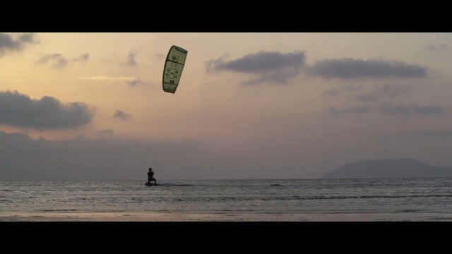 Video Reference: Kitesurfing, Kite sports, Sky, Horizon, Sea, Boardsport, Windsports, Ocean, Surface water sports, Wave