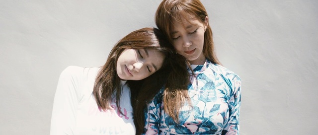 Video Reference: hair, girl, hairstyle, shoulder, long hair, brown hair, fun, friendship, photo shoot