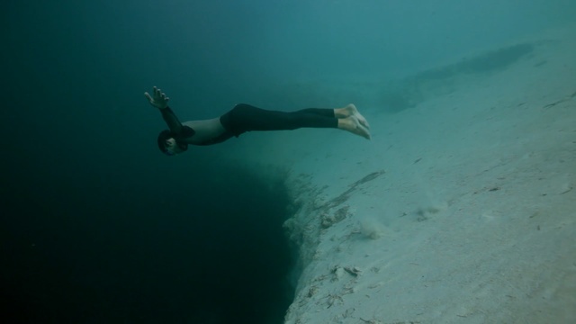 Video Reference: underwater diving, water, underwater, freediving, sea, scuba diving, diving, swimming, recreation, snorkeling